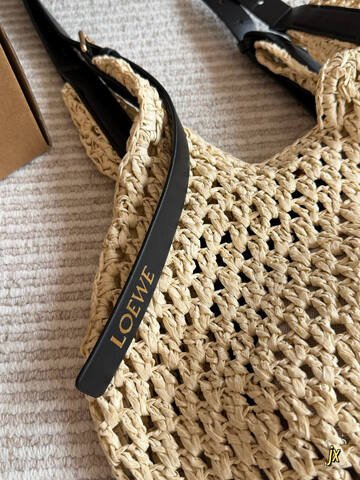 Loewe Black shoulder bag 1 1 Replica
