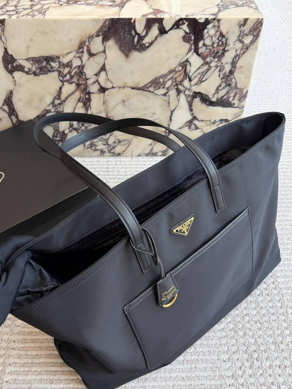 Prada Re-Edition Black shoulder bag — 1:1 Replica