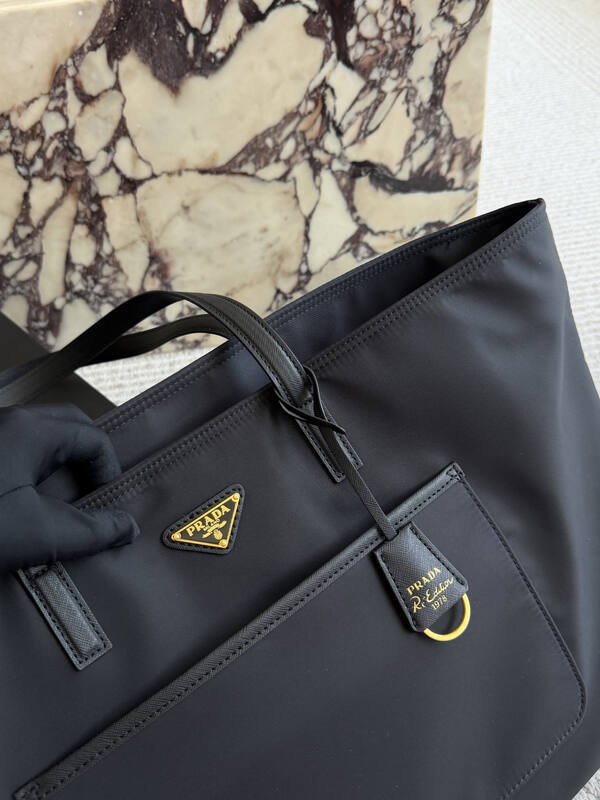 Prada Re-Edition Black shoulder bag — 1:1 Replica