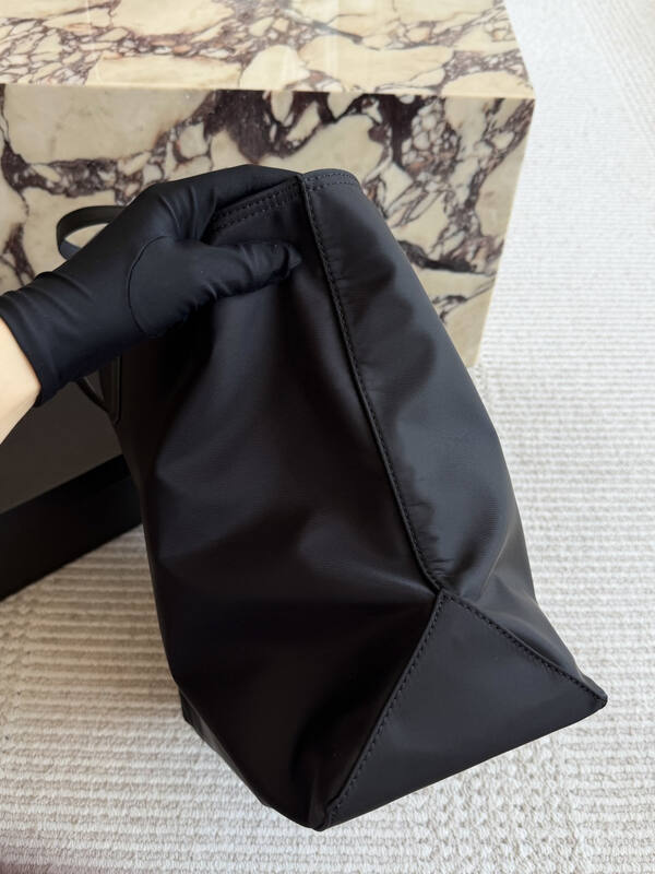 Prada Re-Edition Black shoulder bag — 1:1 Replica