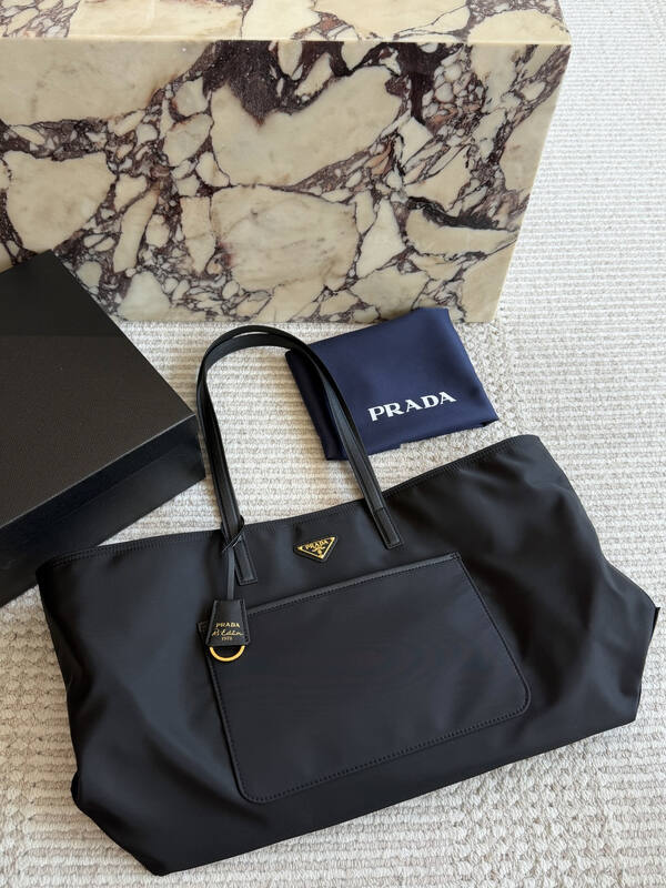 Prada Re-Edition Black shoulder bag — 1:1 Replica