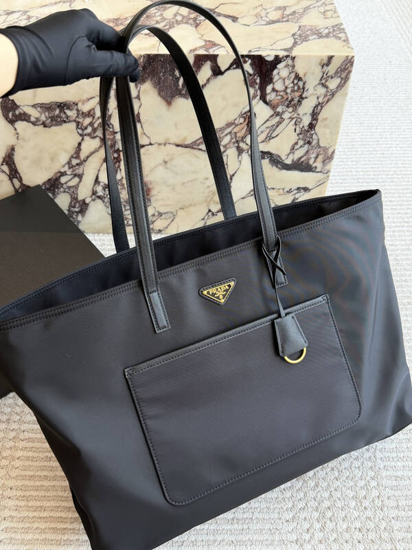 Prada Re-Edition Black shoulder bag — 1:1 Replica