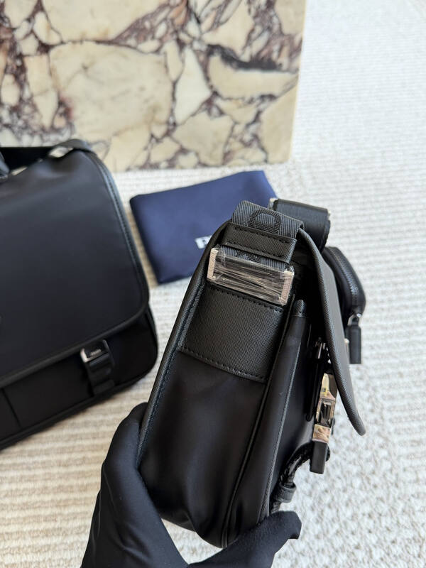 Prada Black shoulder bag — Top Quality Replica