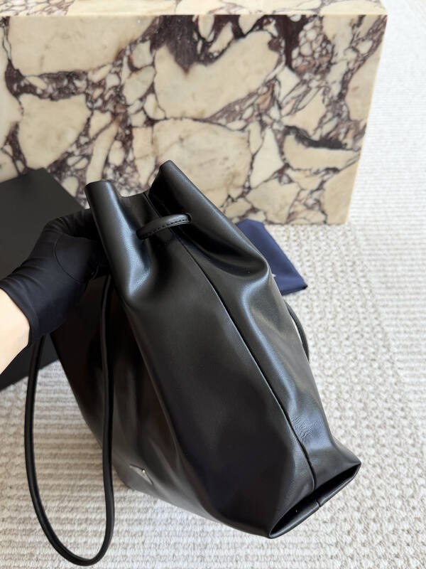 Prada Black shoulder bag — Premium Replica