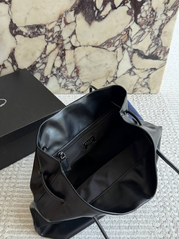Prada Black shoulder bag — Premium Replica
