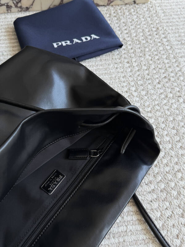 Prada Black shoulder bag — Premium Replica