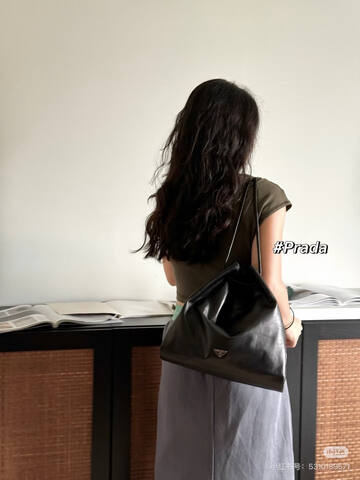 Prada Black shoulder bag 1 1 Replica