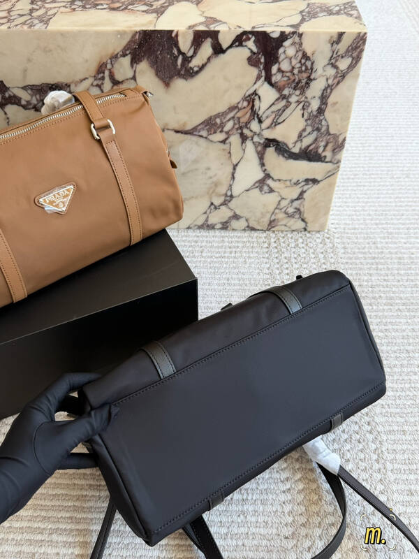 Prada Black shoulder bag — Top Quality Replica