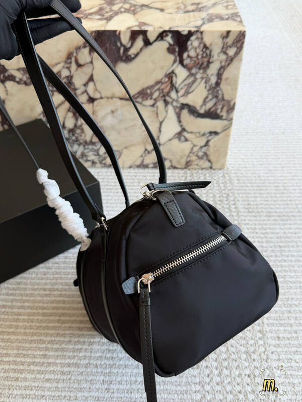 Prada Black shoulder bag — Top Quality Replica