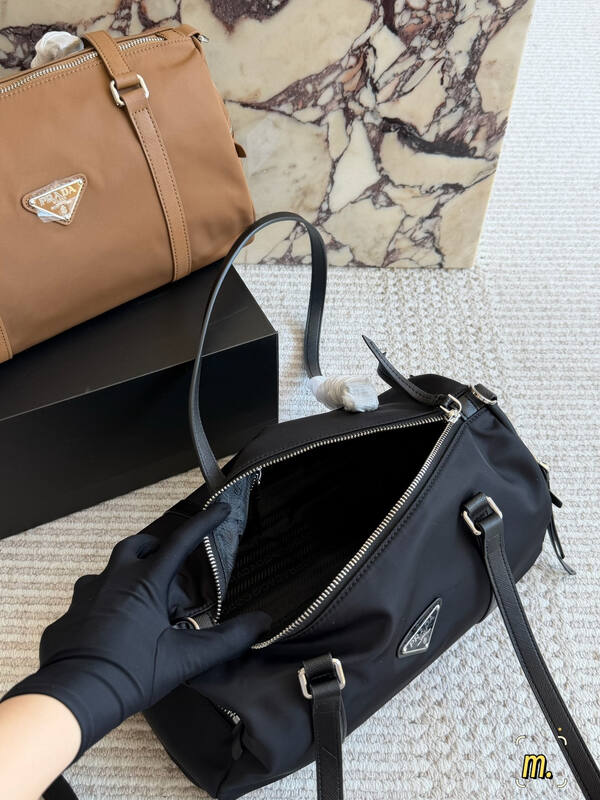 Prada Black shoulder bag — Top Quality Replica