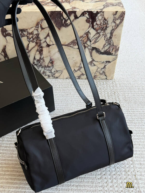 Prada Black shoulder bag — Top Quality Replica