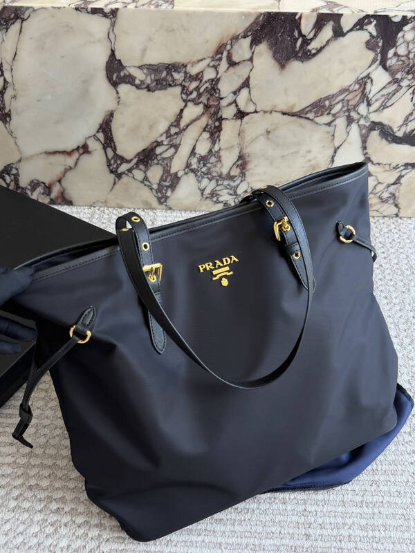 Prada Black 40x30x16cm shoulder bag — Premium Replica