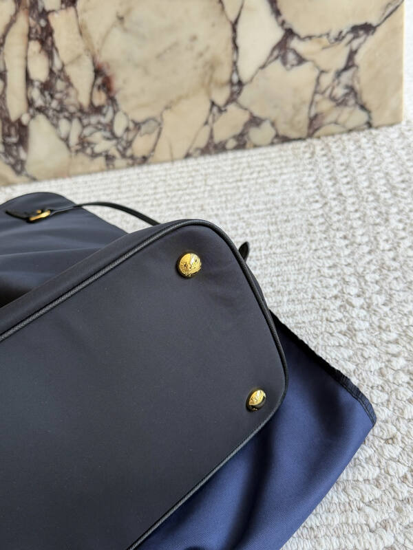 Prada Black 40x30x16cm shoulder bag — Premium Replica