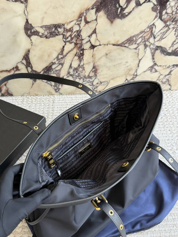 Prada Black 40x30x16cm shoulder bag — Premium Replica