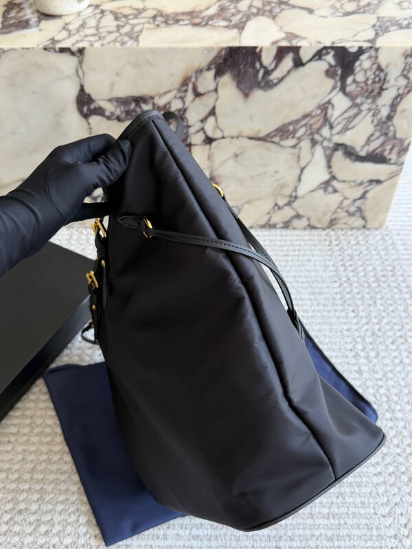 Prada Black 40x30x16cm shoulder bag — Premium Replica