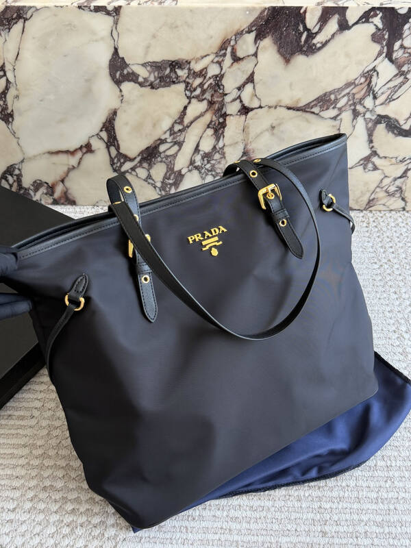 Prada Black 40x30x16cm shoulder bag — Premium Replica