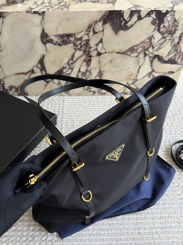 Prada Black shoulder bag — AAA Quality Replica