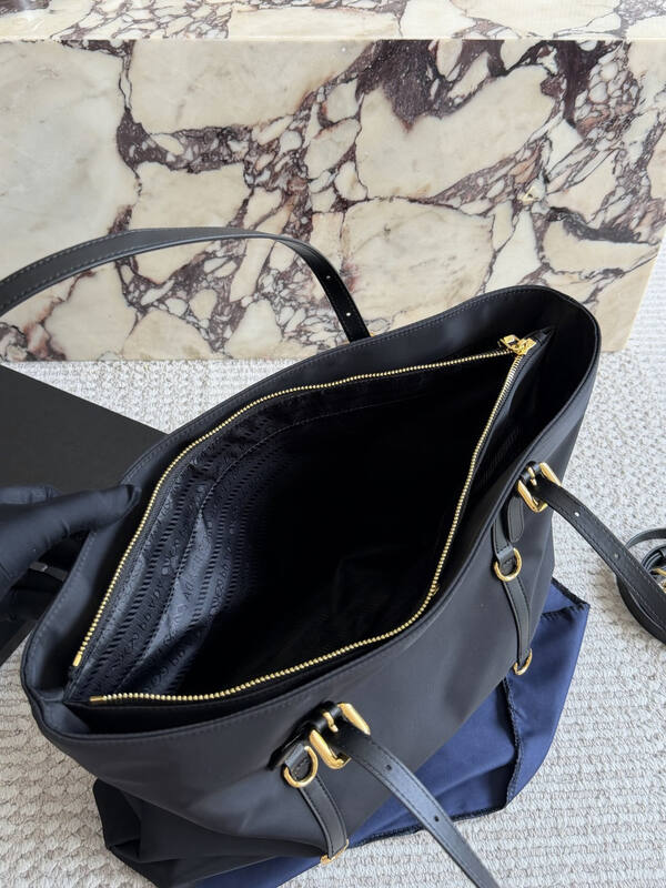 Prada Black shoulder bag — AAA Quality Replica