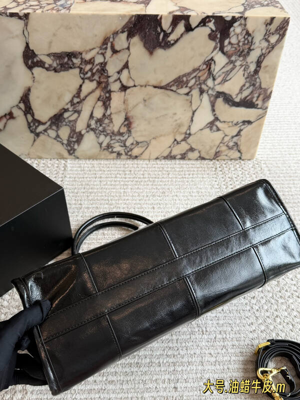 Prada Black 40x30x16cm shoulder bag — 1:1 Replica