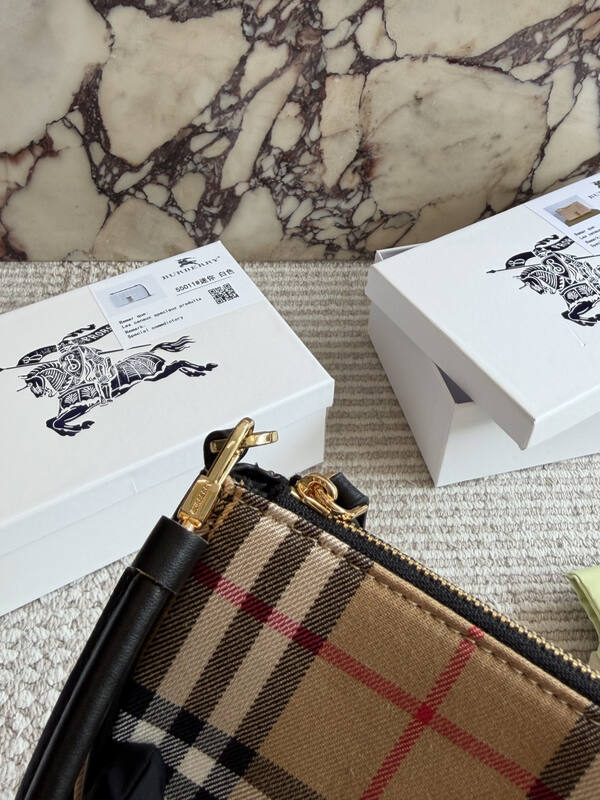 Burberry Black shoulder bag — AAA Quality Replica