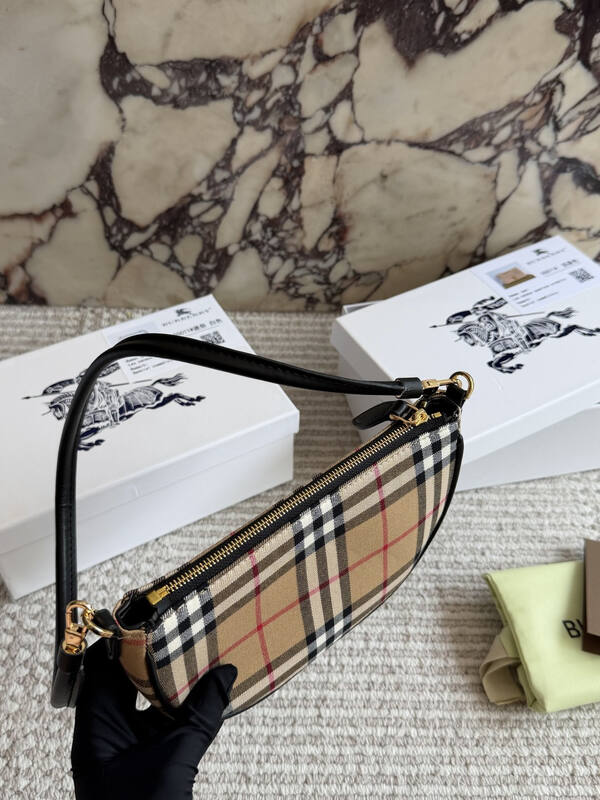 Burberry Black shoulder bag — AAA Quality Replica