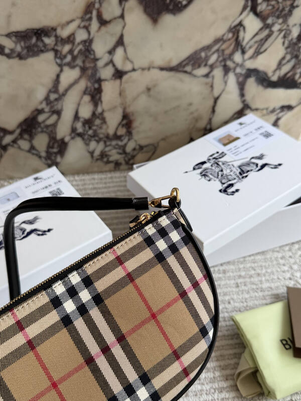 Burberry Black shoulder bag — AAA Quality Replica