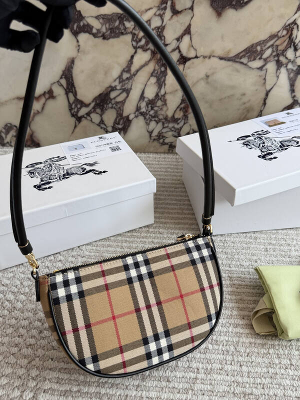 Burberry Black shoulder bag — AAA Quality Replica