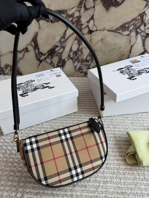 Burberry Black shoulder bag — AAA Quality Replica