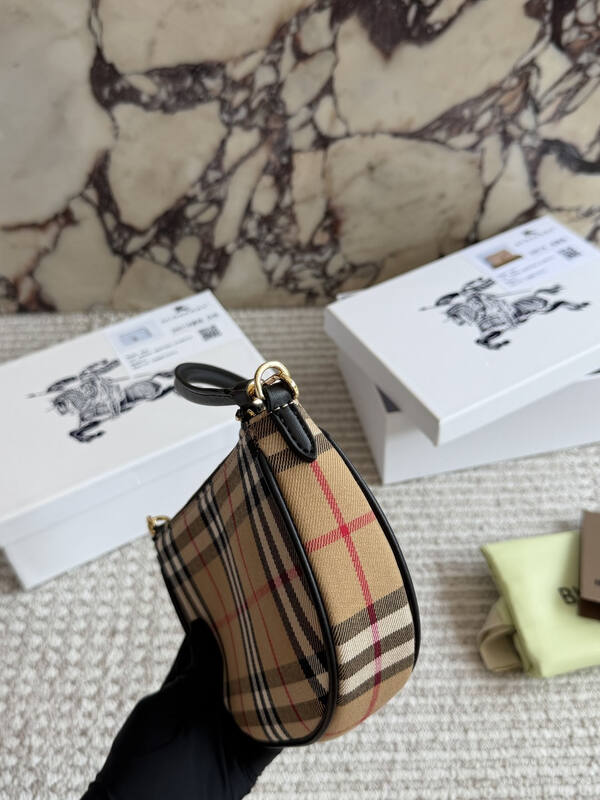 Burberry Black shoulder bag — AAA Quality Replica