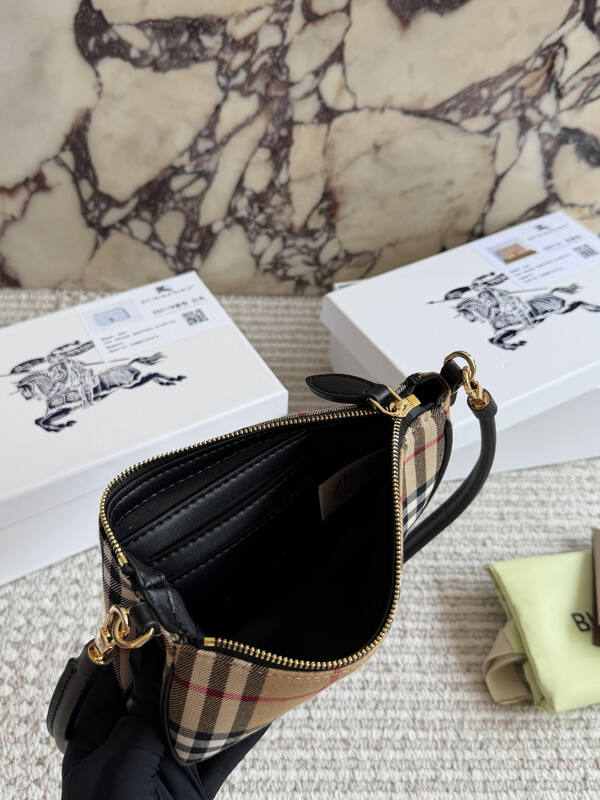 Burberry Black shoulder bag — AAA Quality Replica