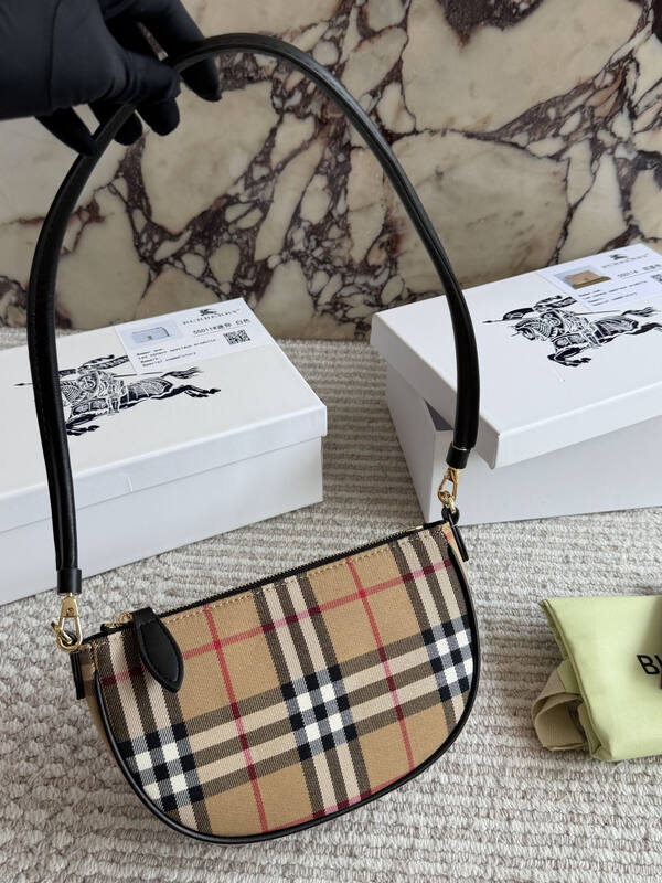 Burberry Black shoulder bag — AAA Quality Replica