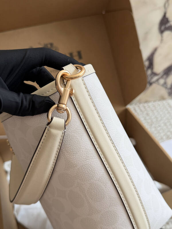 Coach White shoulder bag — Top Quality Replica