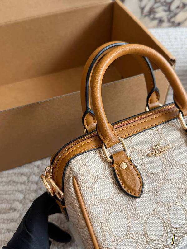 Coach Brown shoulder bag — Premium Replica