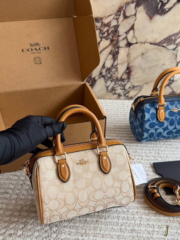 Coach Brown shoulder bag — Premium Replica