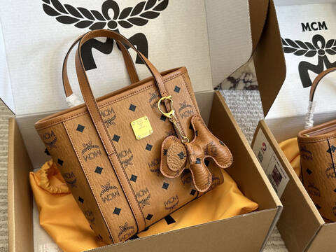 MCM Toni Visetos 19x16cm shoulder bag 1 1 Replica