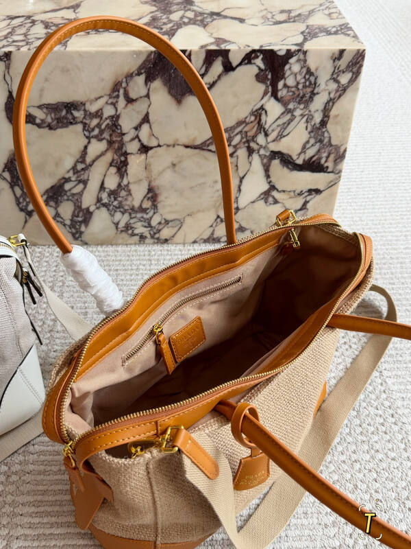 Prada Re-Edition Beige shoulder bag — Top Quality Replica