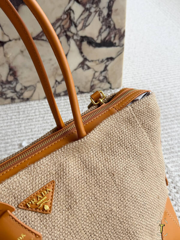 Prada Re-Edition Beige shoulder bag — Top Quality Replica