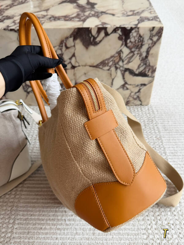 Prada Re-Edition Beige shoulder bag — Top Quality Replica