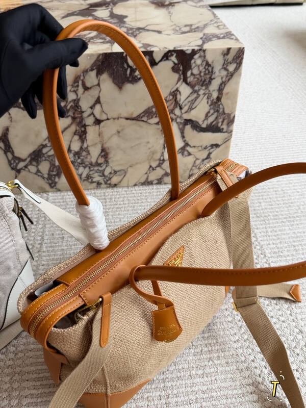 Prada Re-Edition Beige shoulder bag — Top Quality Replica