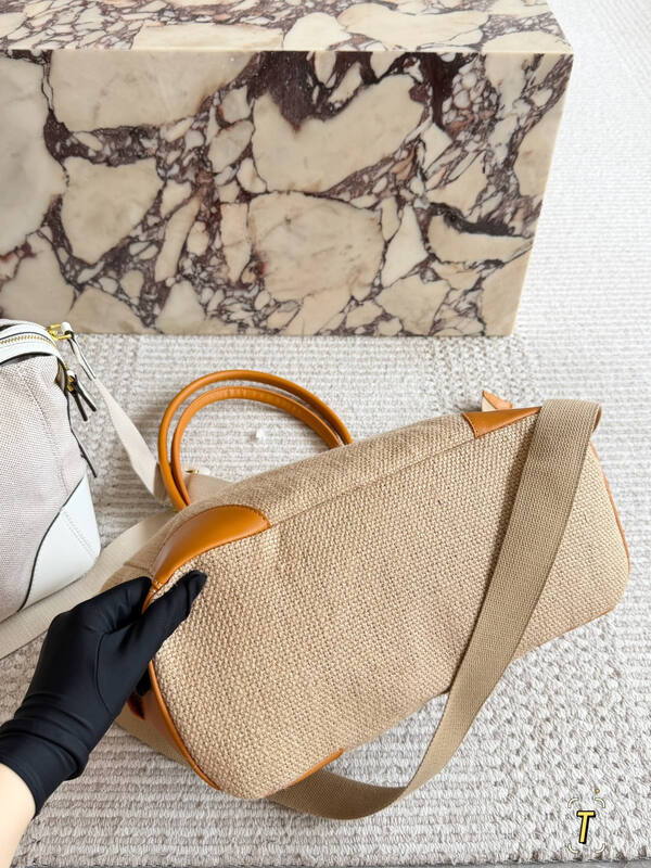Prada Re-Edition Beige shoulder bag — Top Quality Replica