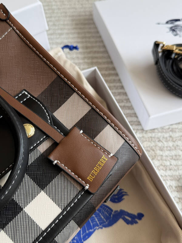 Burberry Black shoulder bag — Premium Replica