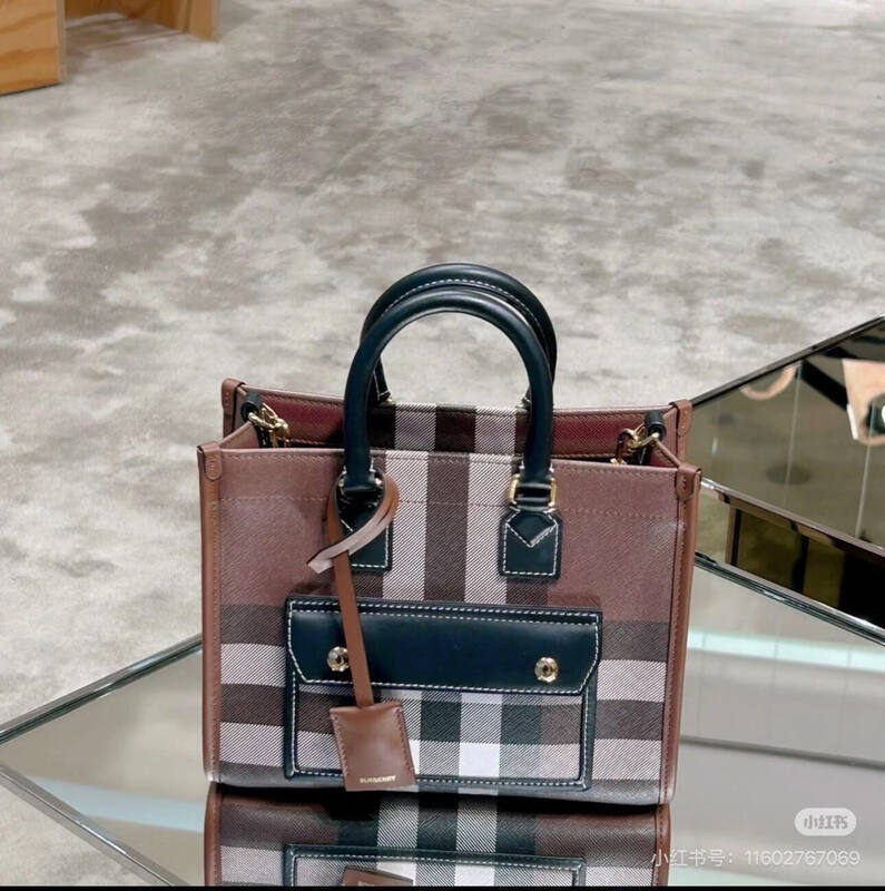 Burberry Brown shoulder bag — 1:1 Replica