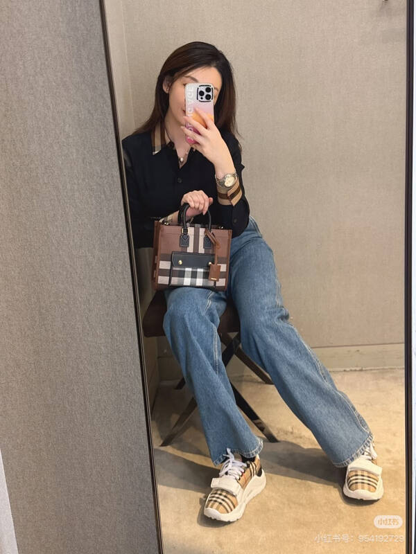 Burberry Brown shoulder bag — 1:1 Replica