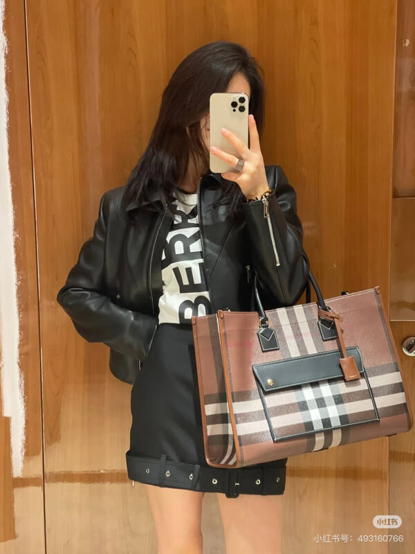Burberry Brown shoulder bag — 1:1 Replica