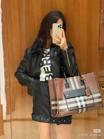 Burberry Brown 18x12cm shoulder bag 1 1 Replica
