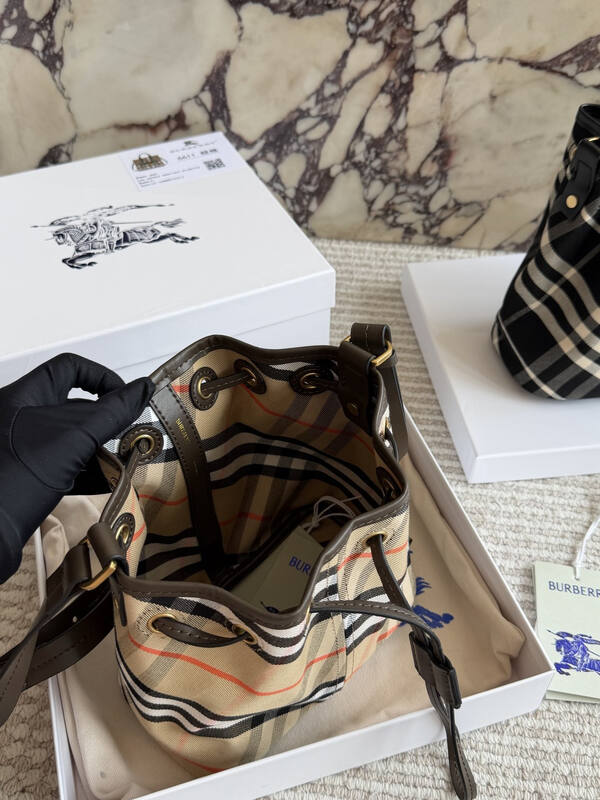 Burberry Black 25x18x10cm shoulder bag — AAA Quality Replica