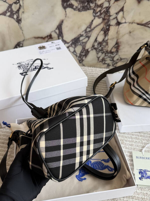 Burberry Black 25x18x10cm shoulder bag — AAA Quality Replica