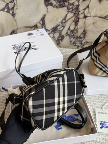 Burberry Black 25x18x10cm shoulder bag AAA Quality Replica