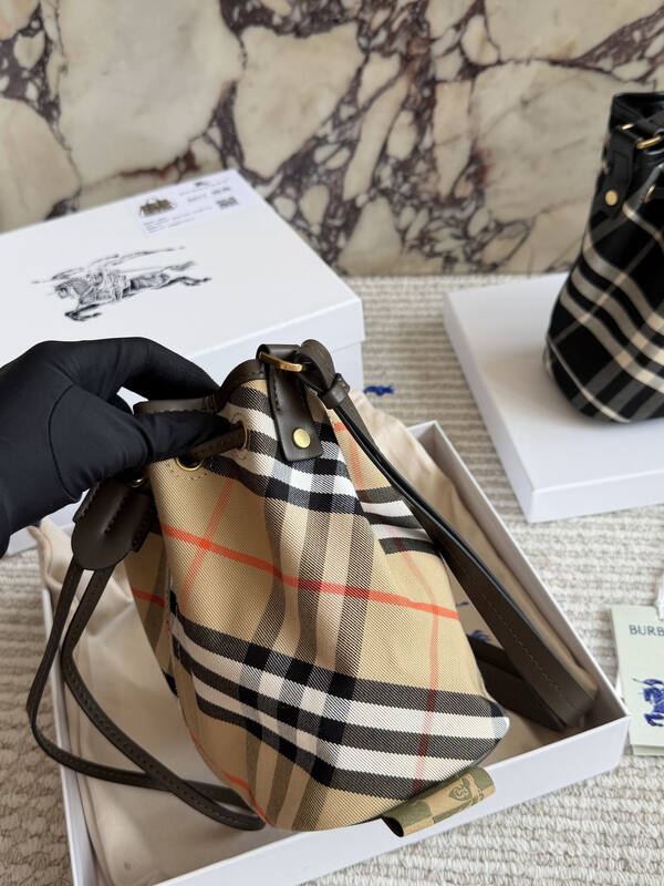 Burberry Black 25x18x10cm shoulder bag — AAA Quality Replica