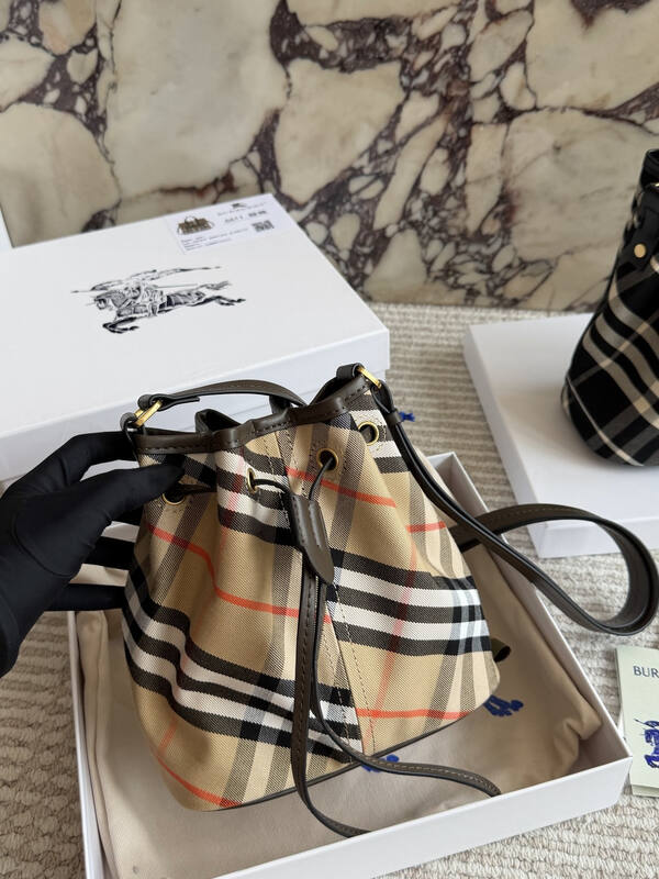 Burberry Black 25x18x10cm shoulder bag — AAA Quality Replica